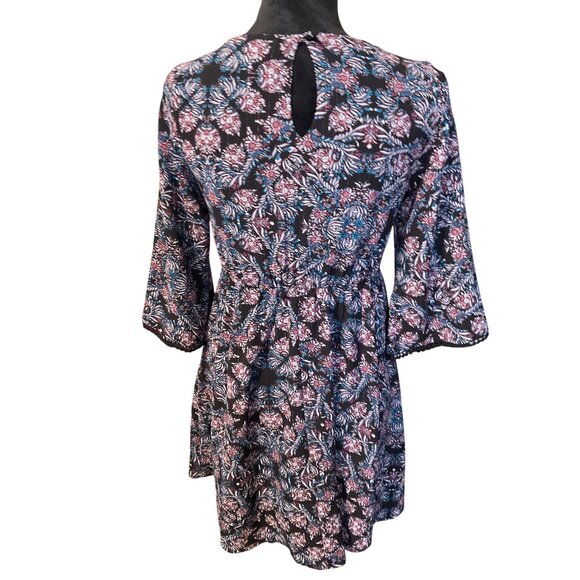 Floral Lily Rose Dress With V-Neckline & 3/4 Bell Sleeves - Small - Picture 3 of 4